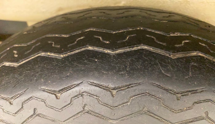 2017 Maruti OMNI E 8 STR, Petrol, Manual, 47,555 km, Right Rear Tyre Tread