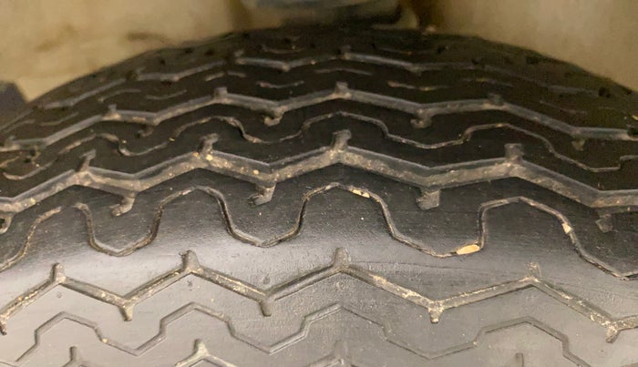 2017 Maruti OMNI E 8 STR, Petrol, Manual, 47,555 km, Right Front Tyre Tread