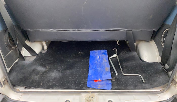 2017 Maruti OMNI E 8 STR, Petrol, Manual, 47,555 km, Boot Inside