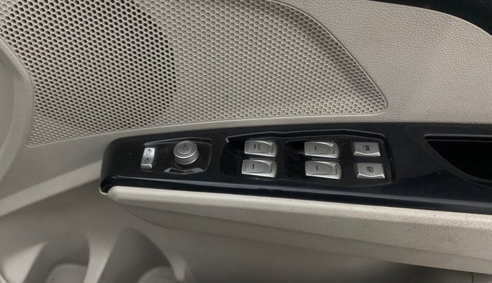 2021 Mahindra XUV300 W8 (O) 1.5 DIESEL, Diesel, Manual, 46,056 km, Driver Side Door Panels Control
