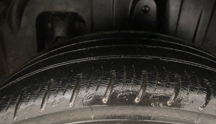 2021 Mahindra XUV300 W8 (O) 1.5 DIESEL, Diesel, Manual, 46,056 km, Left Rear Tyre Tread