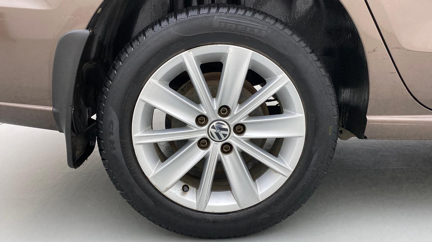 2016 Volkswagen Vento HIGHLINE TDI AT, Diesel, Automatic, 69,171 km, Right Rear Wheel