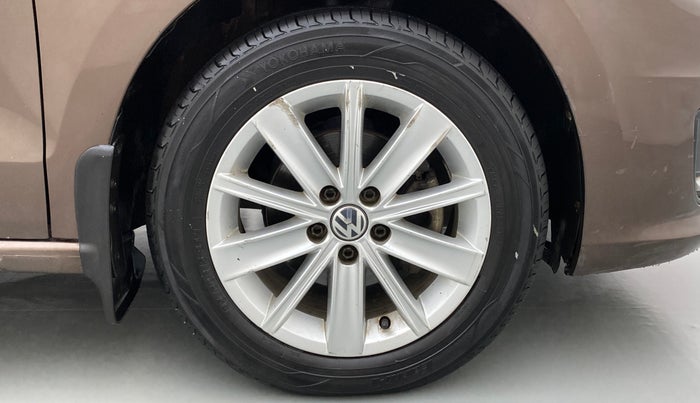 2016 Volkswagen Vento HIGHLINE TDI AT, Diesel, Automatic, 69,171 km, Right Front Wheel