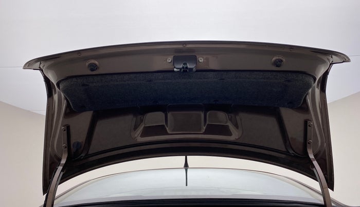 2016 Volkswagen Vento HIGHLINE TDI AT, Diesel, Automatic, 69,171 km, Boot Door Open