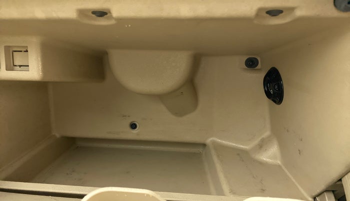 2016 Volkswagen Vento HIGHLINE TDI AT, Diesel, Automatic, 69,171 km, Cooled Glove Box