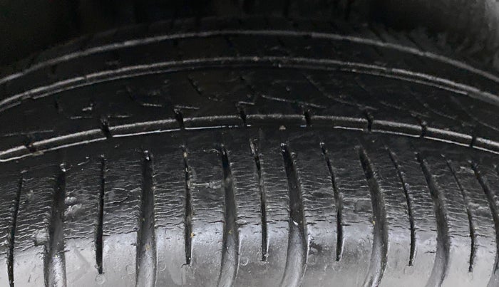 2016 Volkswagen Vento HIGHLINE TDI AT, Diesel, Automatic, 69,171 km, Right Rear Tyre Tread