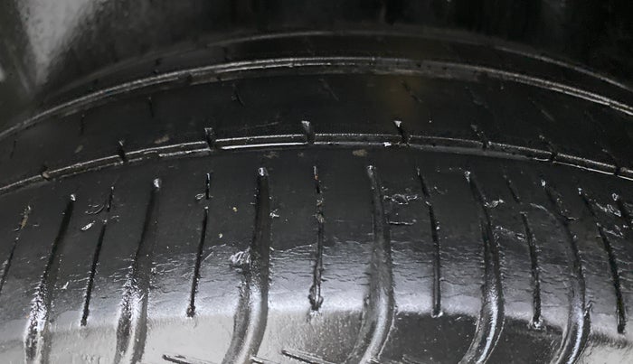 2016 Volkswagen Vento HIGHLINE TDI AT, Diesel, Automatic, 69,171 km, Left Rear Tyre Tread