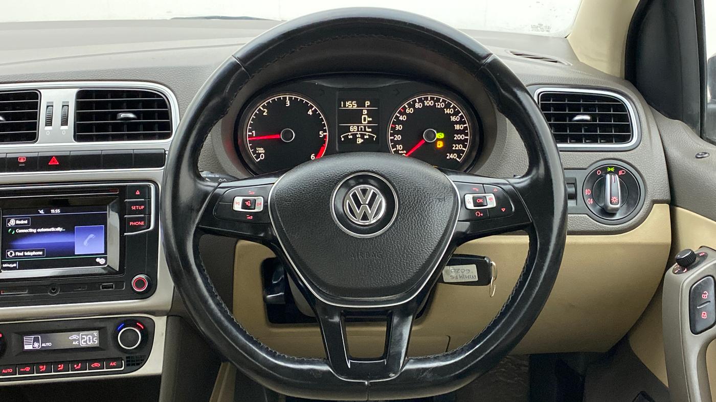 2016 Volkswagen Vento HIGHLINE TDI AT, Diesel, Automatic, 69,171 km, Steering Wheel Close Up