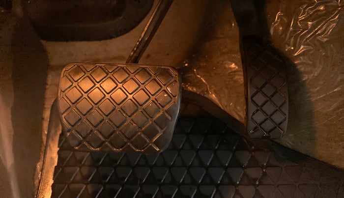 2016 Volkswagen Vento HIGHLINE TDI AT, Diesel, Automatic, 69,171 km, Pedals