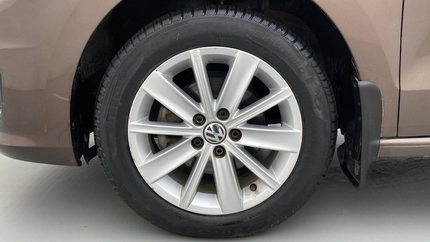 2016 Volkswagen Vento HIGHLINE TDI AT, Diesel, Automatic, 69,171 km, Left Front Wheel