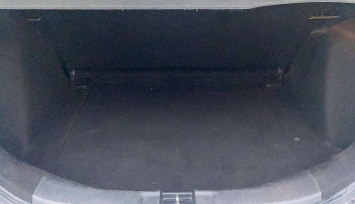 2015 Honda Jazz 1.2 V AT, Petrol, Automatic, 43,044 km, Boot Inside