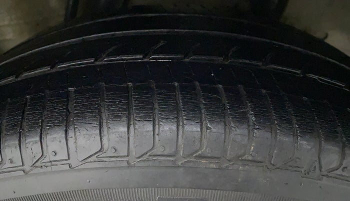 2015 Honda Jazz 1.2 V AT, Petrol, Automatic, 43,044 km, Left Front Tyre Tread