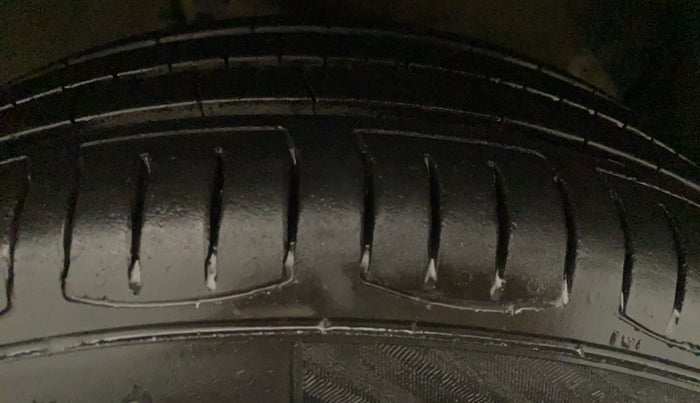 2014 Hyundai Grand i10 ASTA AT 1.2 KAPPA VTVT, Petrol, Automatic, 68,805 km, Right Front Tyre Tread
