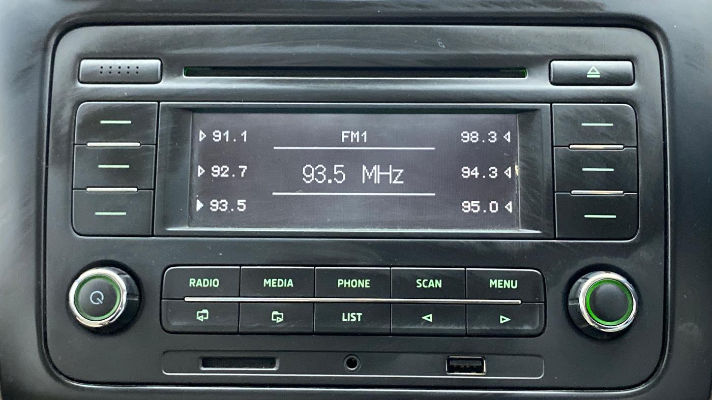 2015 Skoda Rapid ELEGANCE 1.6 MPFI MT, Petrol, Manual, 39,554 km, Infotainment System