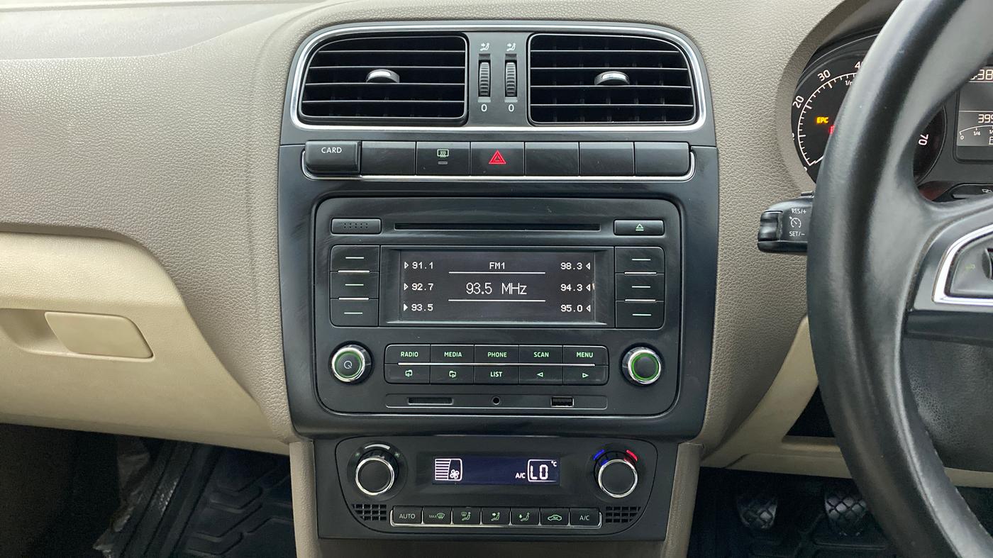 2015 Skoda Rapid ELEGANCE 1.6 MPFI MT, Petrol, Manual, 39,554 km, Air Conditioner