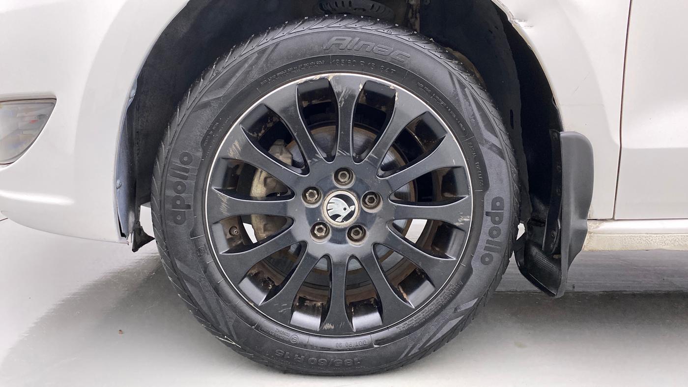 2015 Skoda Rapid ELEGANCE 1.6 MPFI MT, Petrol, Manual, 39,554 km, Left Front Wheel