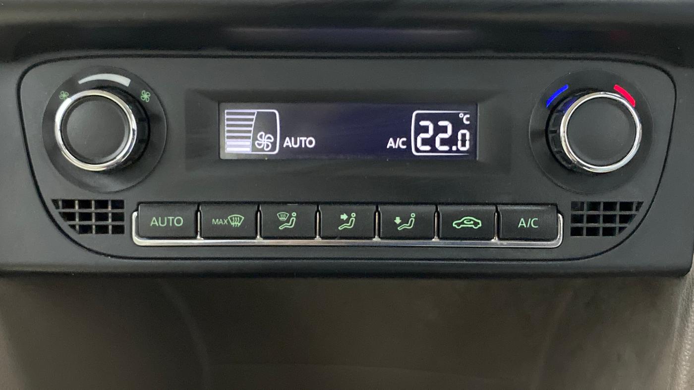 2015 Skoda Rapid ELEGANCE 1.6 MPFI MT, Petrol, Manual, 39,554 km, Automatic Climate Control