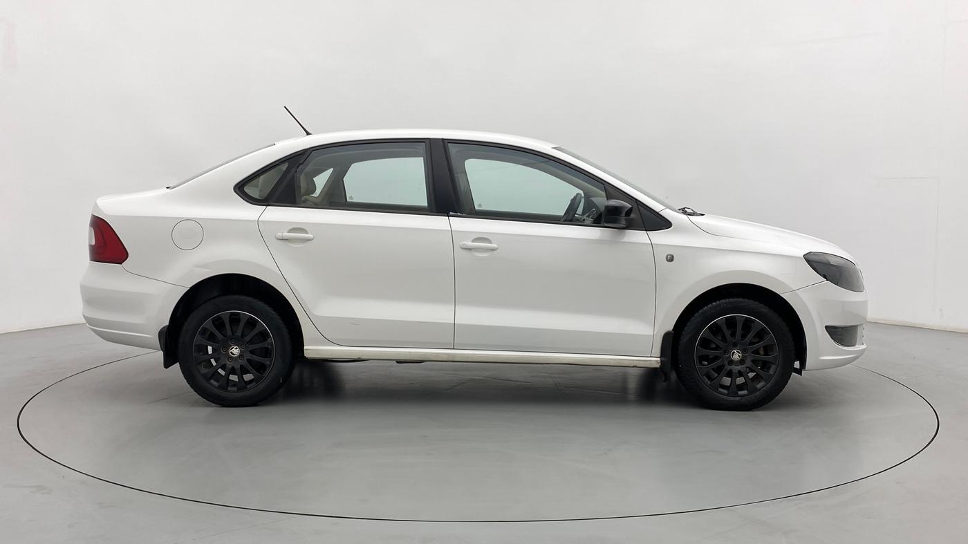 2015 Skoda Rapid ELEGANCE 1.6 MPFI MT, Petrol, Manual, 39,554 km, Right Side View