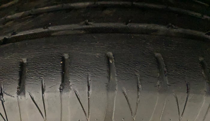 2012 Toyota Camry 2.5L AT, Petrol, Automatic, 67,081 km, Right Front Tyre Tread