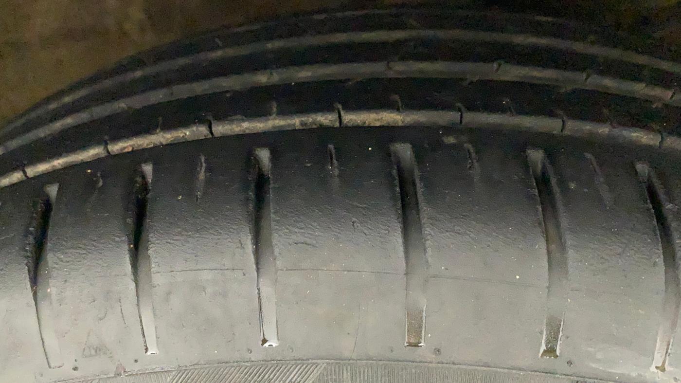 2022 Maruti Swift ZXI PLUS, Petrol, Manual, 25,883 km, Right Front Tyre Tread