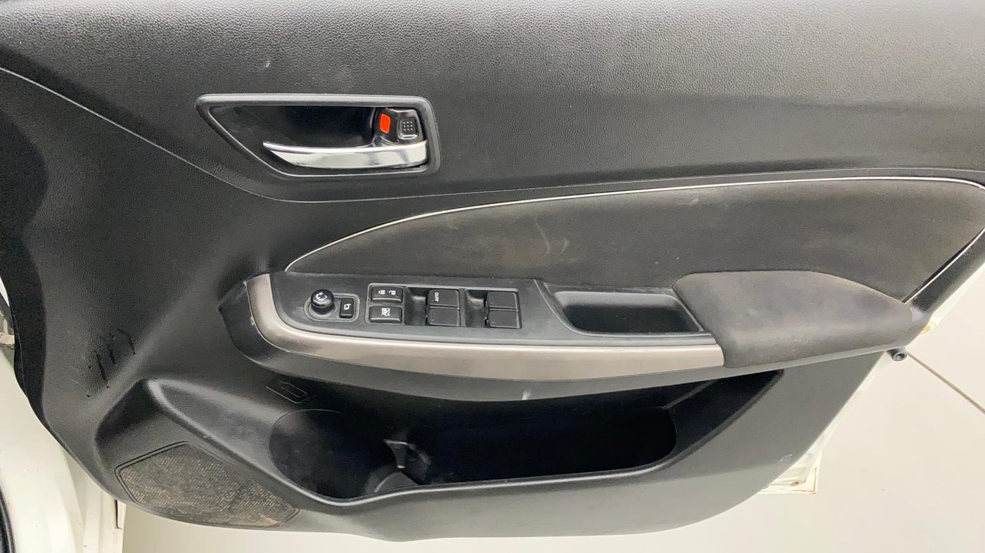 2022 Maruti Swift ZXI PLUS, Petrol, Manual, 25,883 km, Driver Side Door Panels Control