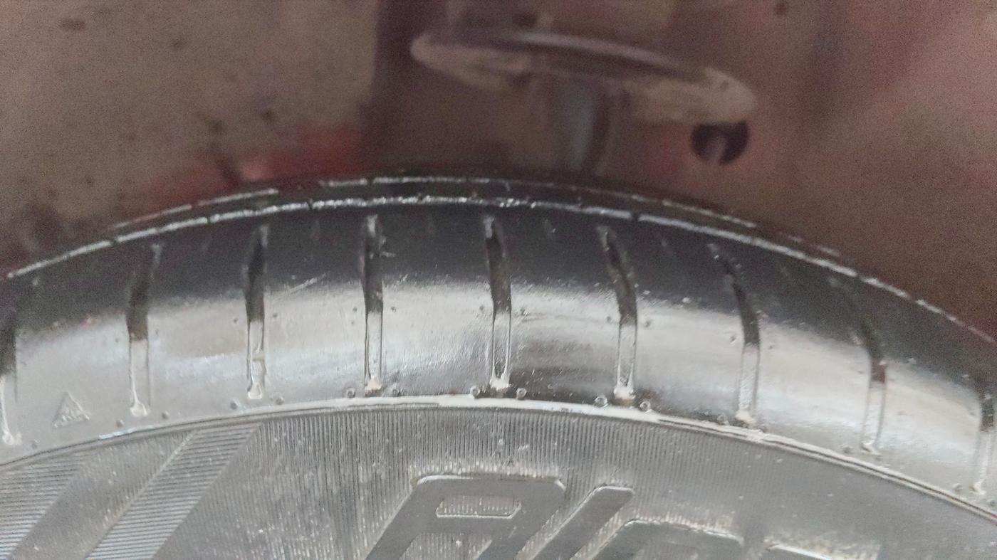 2022 Maruti Swift ZXI AMT, Petrol, Automatic, 21,952 km, Left Front Tyre Tread