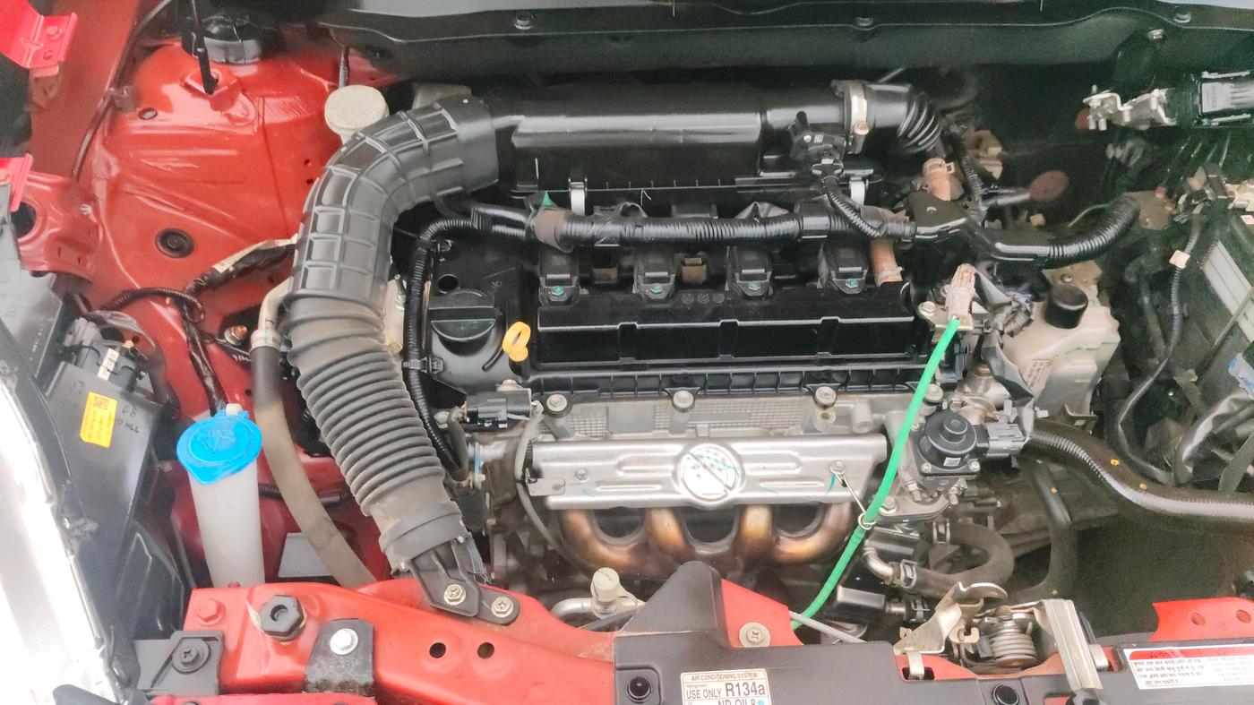 2022 Maruti Swift ZXI AMT, Petrol, Automatic, 21,952 km, Engine View - Right
