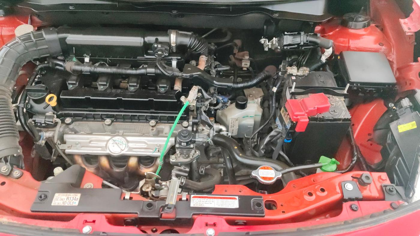 2022 Maruti Swift ZXI AMT, Petrol, Automatic, 21,952 km, Engine View - Left
