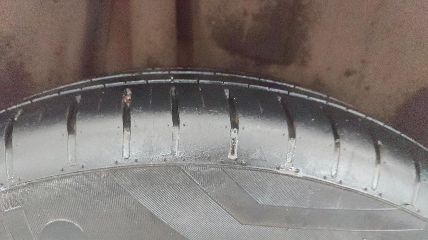 2022 Maruti Swift ZXI AMT, Petrol, Automatic, 21,952 km, Right Rear Tyre Tread