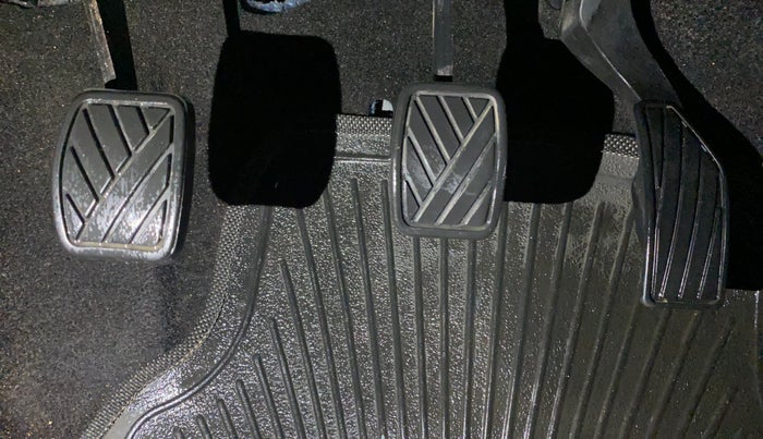 2015 Maruti Swift VXI, Petrol, Manual, 42,514 km, Pedals