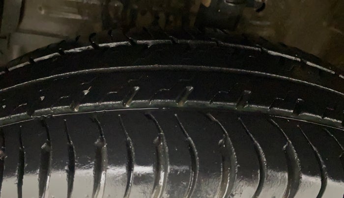 2015 Maruti Swift VXI, Petrol, Manual, 42,514 km, Left Front Tyre Tread