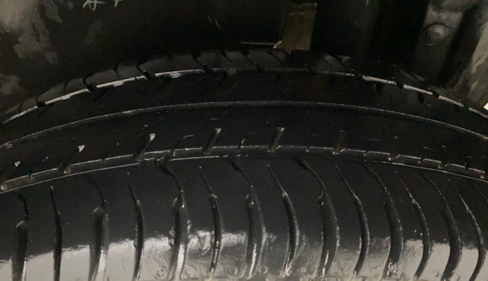 2015 Maruti Swift VXI, Petrol, Manual, 42,514 km, Left Rear Tyre Tread