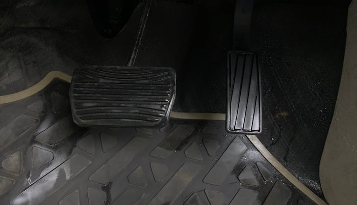2022 Mahindra XUV300 W6 1.5 DIESEL AMT, Diesel, Automatic, 37,722 km, Pedals
