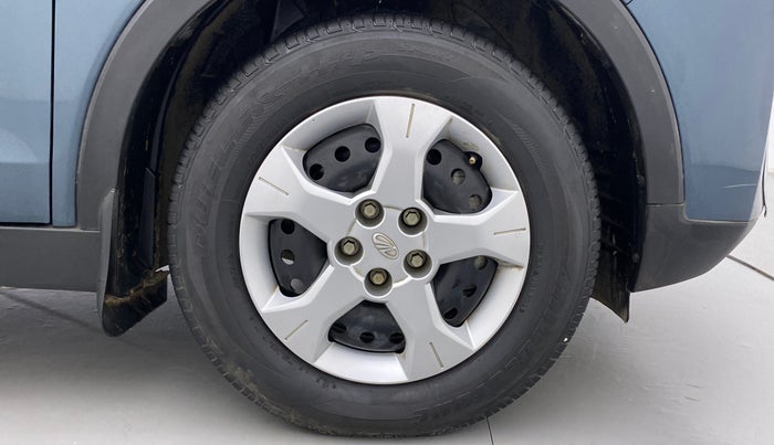 2022 Mahindra XUV300 W6 1.5 DIESEL AMT, Diesel, Automatic, 37,722 km, Right Front Wheel