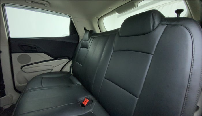 2022 Mahindra XUV300 W6 1.5 DIESEL AMT, Diesel, Automatic, 37,722 km, Right Side Rear Door Cabin