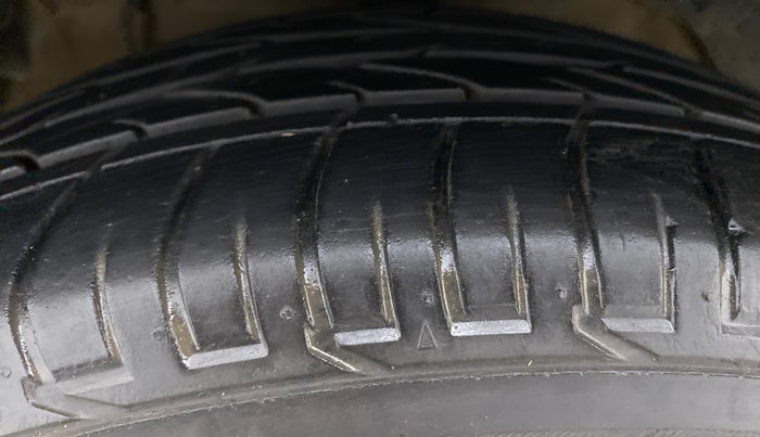2022 Mahindra XUV300 W6 1.5 DIESEL AMT, Diesel, Automatic, 37,722 km, Left Front Tyre Tread