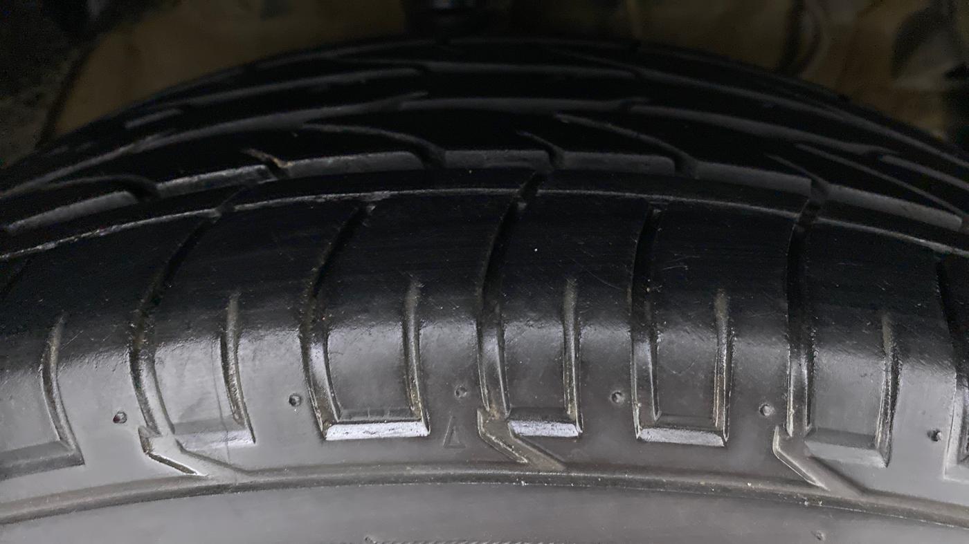 2022 Mahindra XUV300 W6 1.5 DIESEL AMT, Diesel, Automatic, 37,722 km, Right Front Tyre Tread