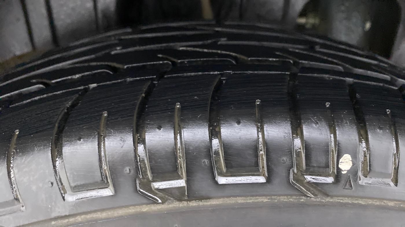 2022 Mahindra XUV300 W6 1.5 DIESEL AMT, Diesel, Automatic, 37,722 km, Right Rear Tyre Tread