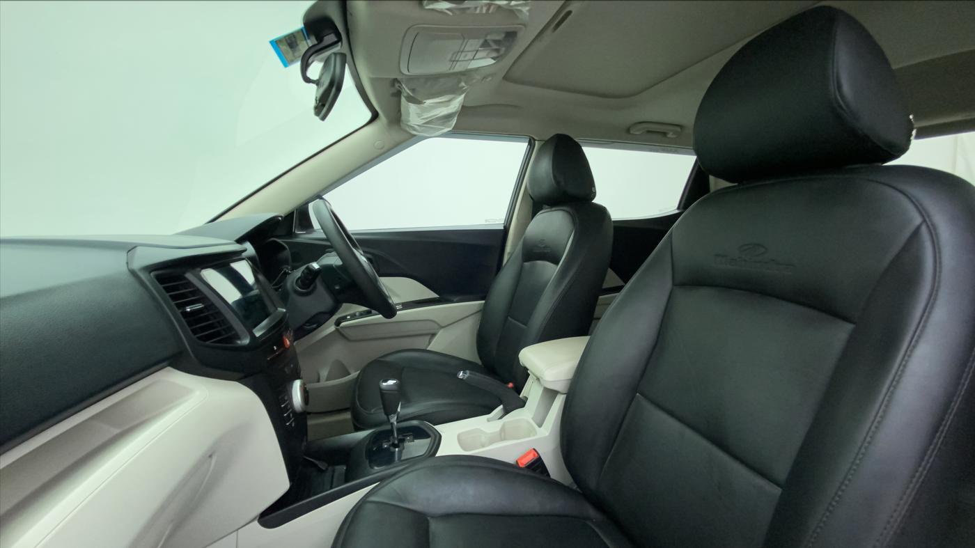 2022 Mahindra XUV300 W6 1.5 DIESEL AMT, Diesel, Automatic, 37,722 km, Right Side Front Door Cabin