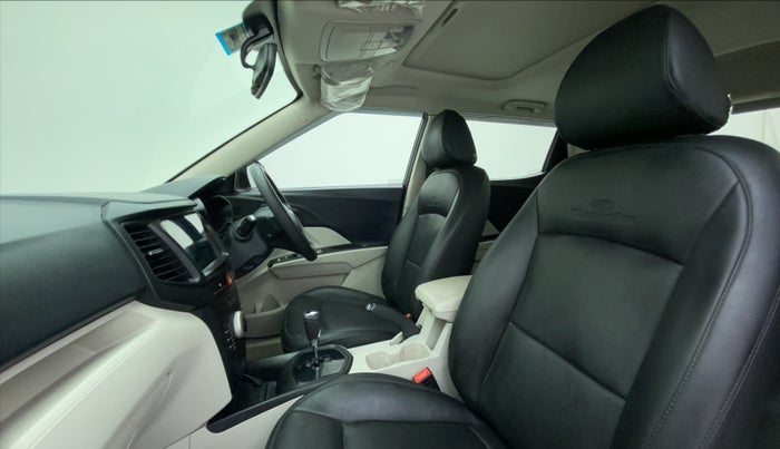 2022 Mahindra XUV300 W6 1.5 DIESEL AMT, Diesel, Automatic, 37,722 km, Right Side Front Door Cabin
