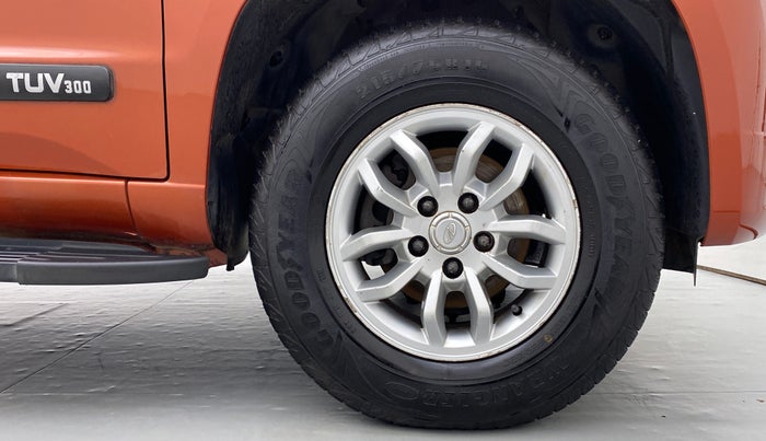 2016 Mahindra TUV300 T8, Diesel, Manual, 80,334 km, Right Front Wheel