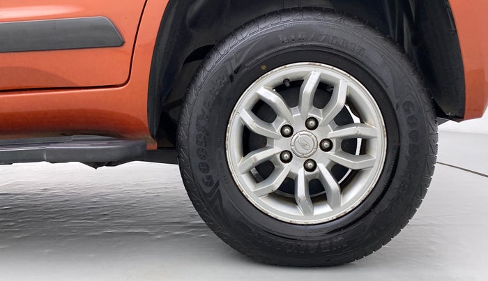2016 Mahindra TUV300 T8, Diesel, Manual, 80,334 km, Left Rear Wheel