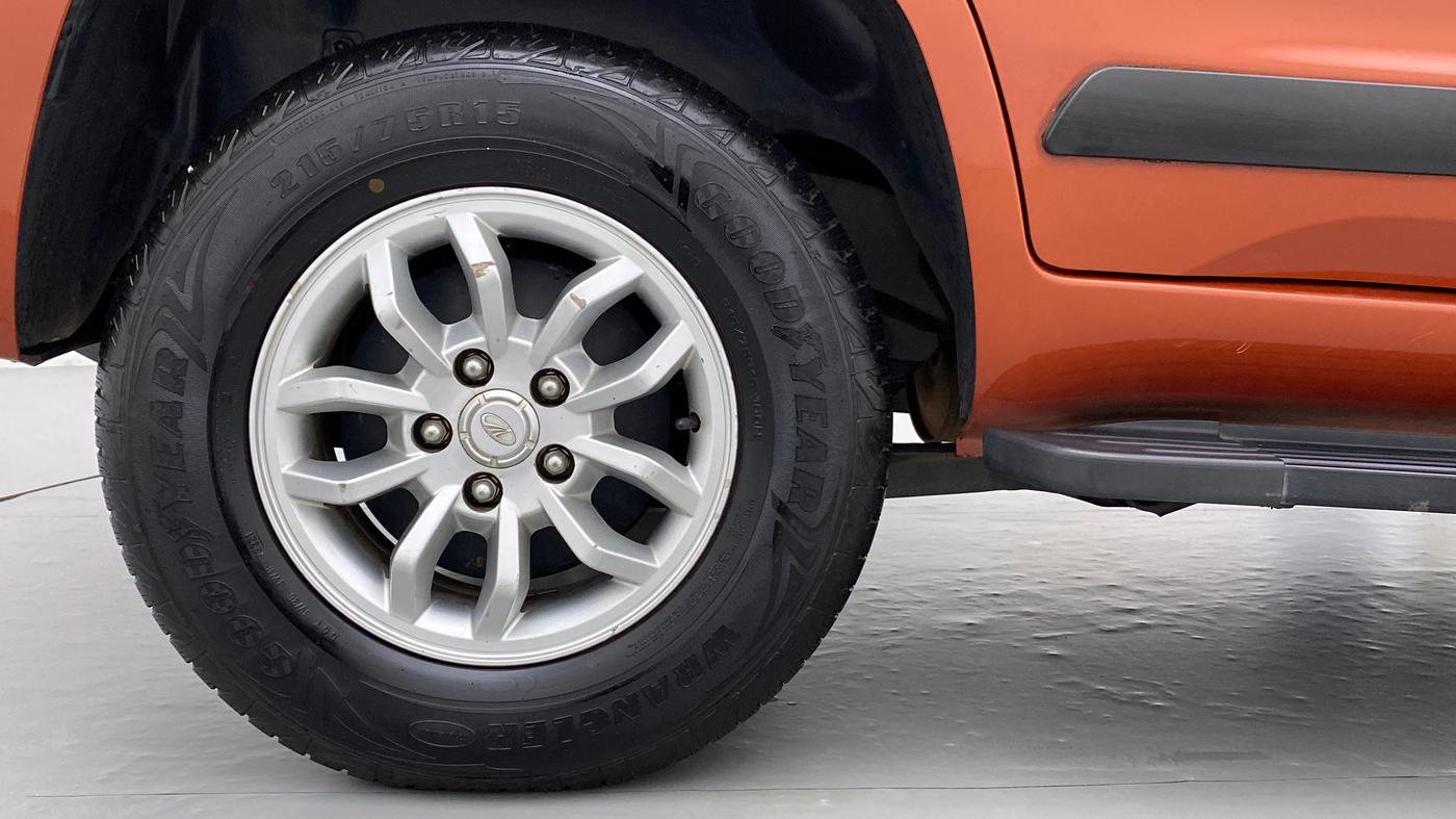 2016 Mahindra TUV300 T8, Diesel, Manual, 80,334 km, Right Rear Wheel