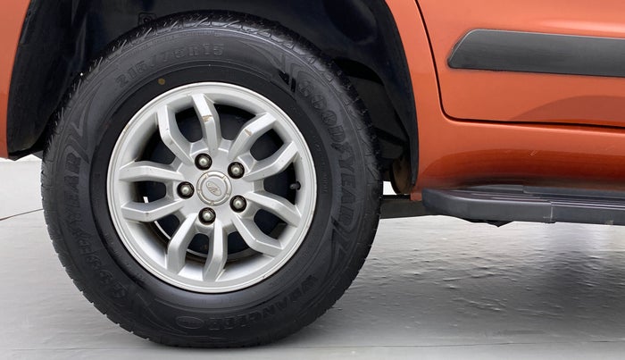 2016 Mahindra TUV300 T8, Diesel, Manual, 80,334 km, Right Rear Wheel