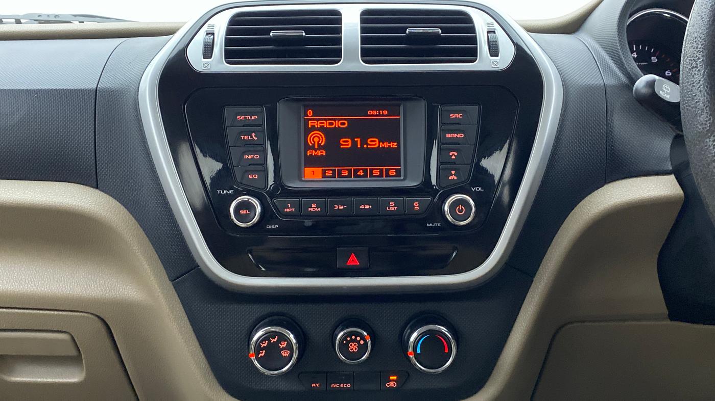 2016 Mahindra TUV300 T8, Diesel, Manual, 80,334 km, Air Conditioner