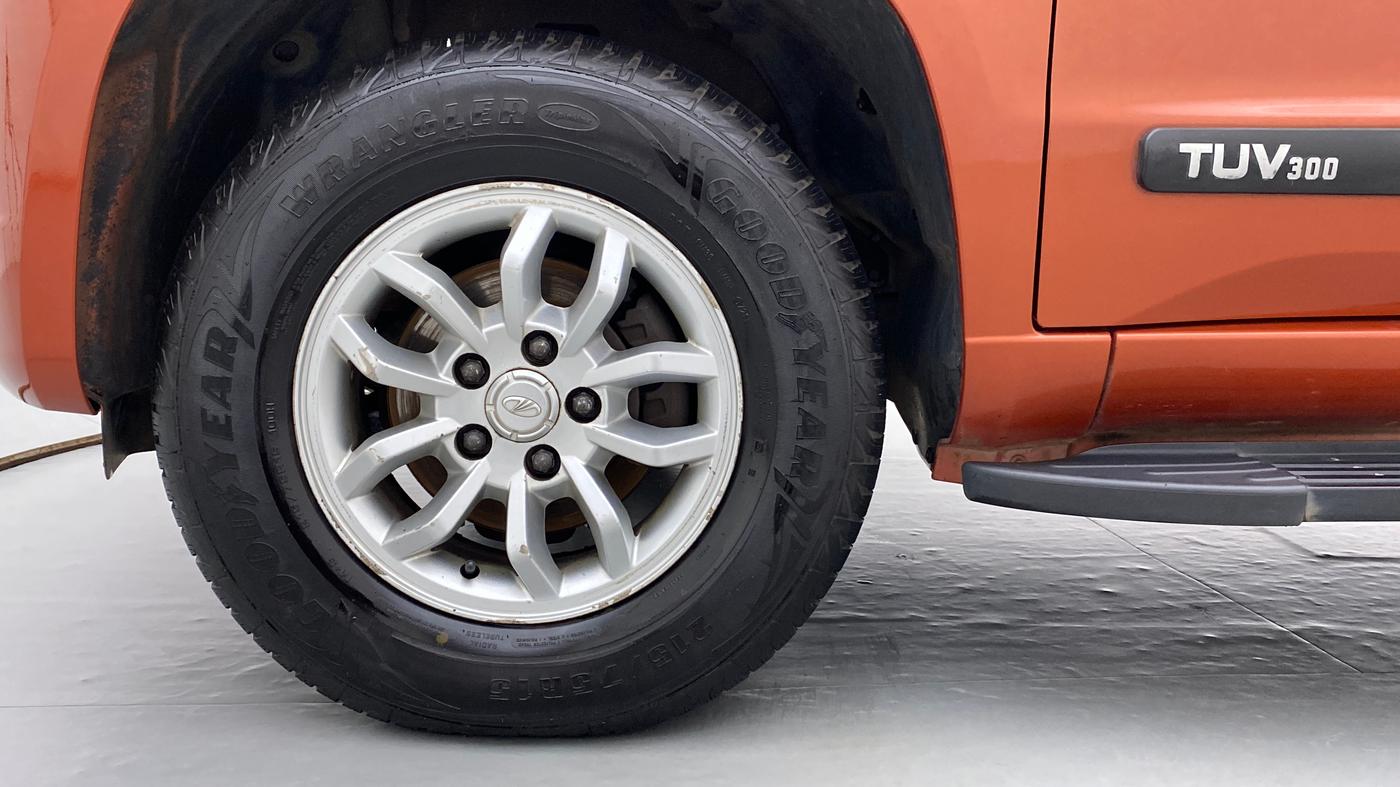 2016 Mahindra TUV300 T8, Diesel, Manual, 80,334 km, Left Front Wheel