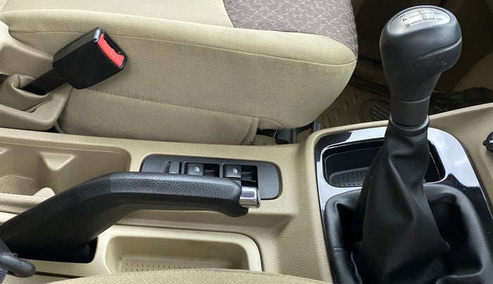 2016 Mahindra TUV300 T8, Diesel, Manual, 80,334 km, Gear Lever