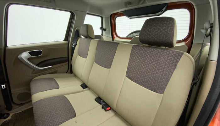 2016 Mahindra TUV300 T8, Diesel, Manual, 80,334 km, Right Side Rear Door Cabin