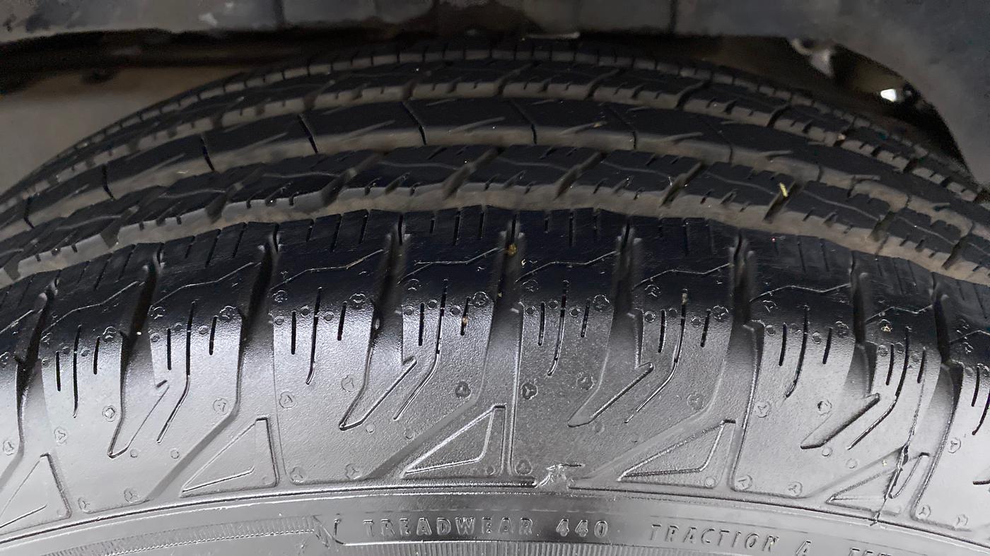 2016 Mahindra TUV300 T8, Diesel, Manual, 80,334 km, Left Rear Tyre Tread