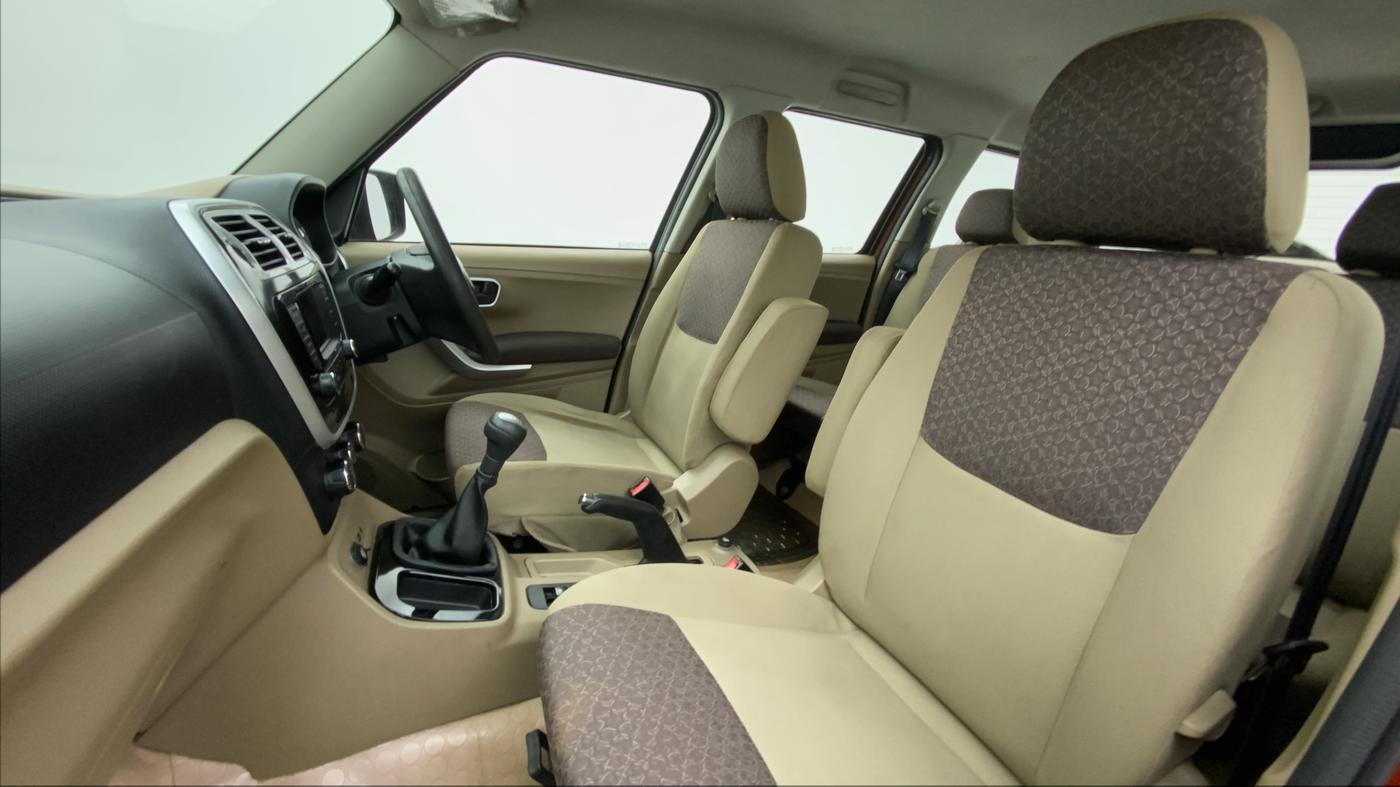 2016 Mahindra TUV300 T8, Diesel, Manual, 80,334 km, Right Side Front Door Cabin